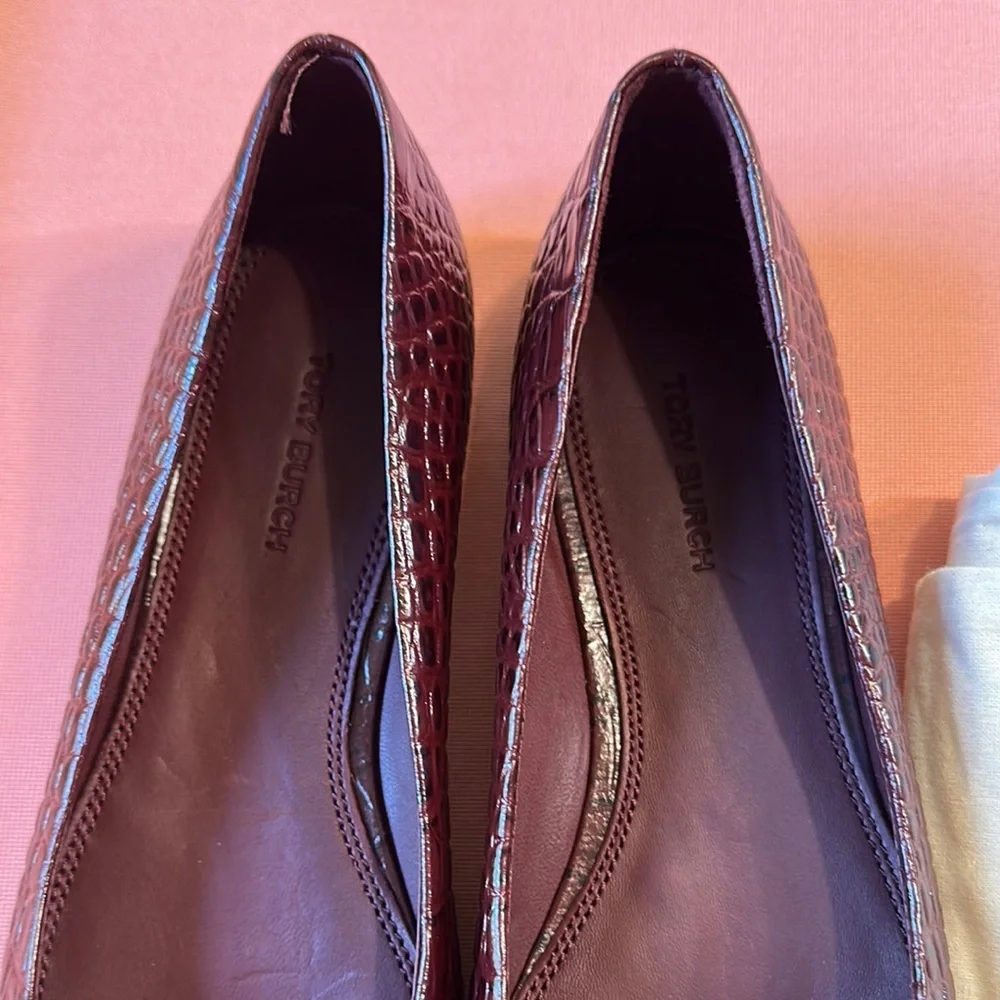 New Women's Tory Burch Brown Leather Flats. Size 8.